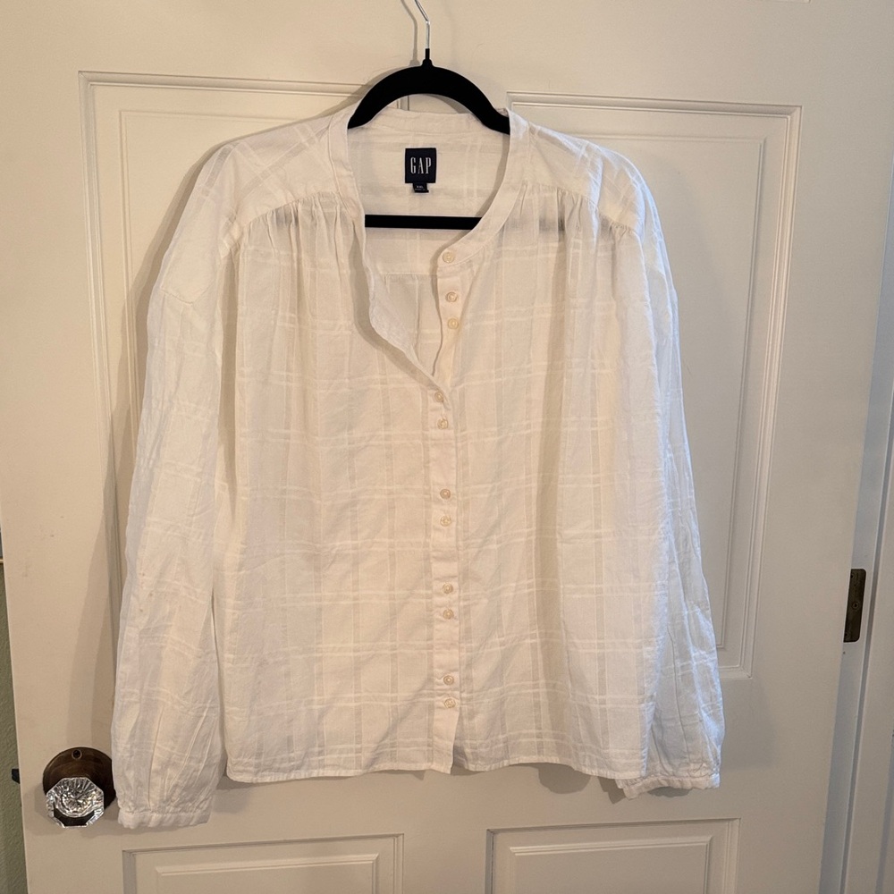 GAP White Textured Button-Up Shirt